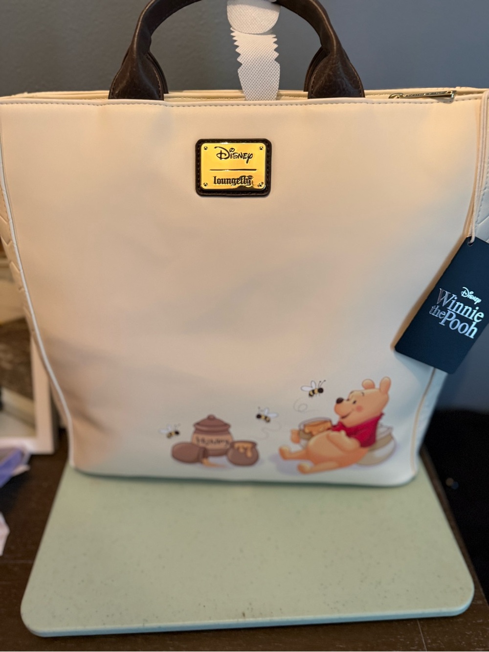 Loungefly Winnie The Pooh Tote and crossbody with Character Pins - Picture 5 of 8